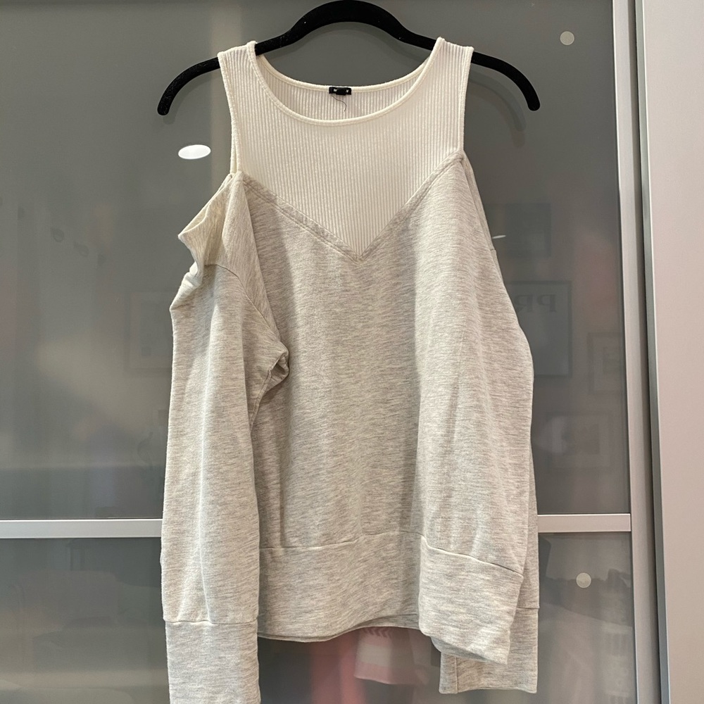 Monrow blouse with exposed shoulders